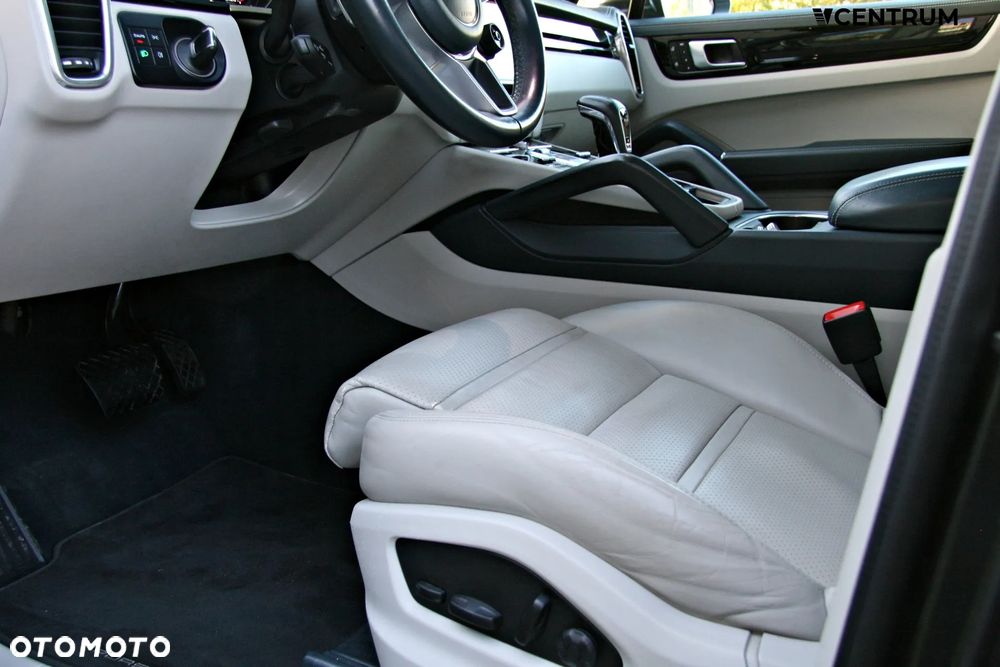 Porsche Cayenne E-Hybrid - 12