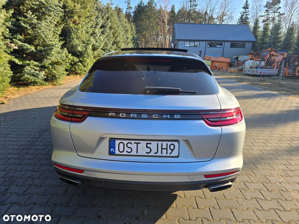 Porsche Panamera 4 - 8
