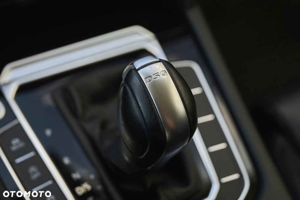Volkswagen Passat - 32
