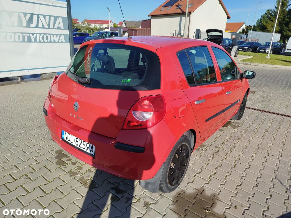 Renault Clio 1.2 16V Authentique - 4