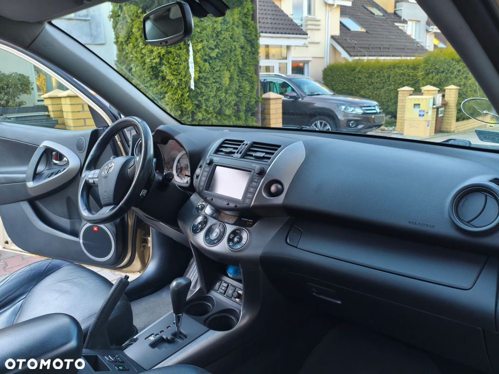 Toyota RAV4 - 7