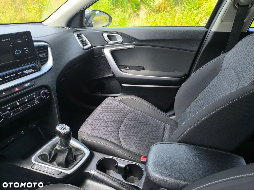 Kia Ceed 1.6 CRDi (48V Mild-Hybrid) Vision - 21