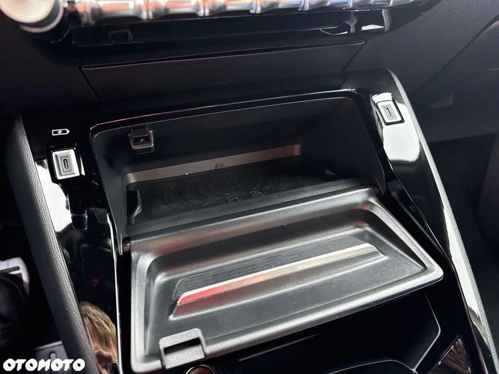 Peugeot 2008 Hybrid 145 e-DSC GT Exclusive - 25