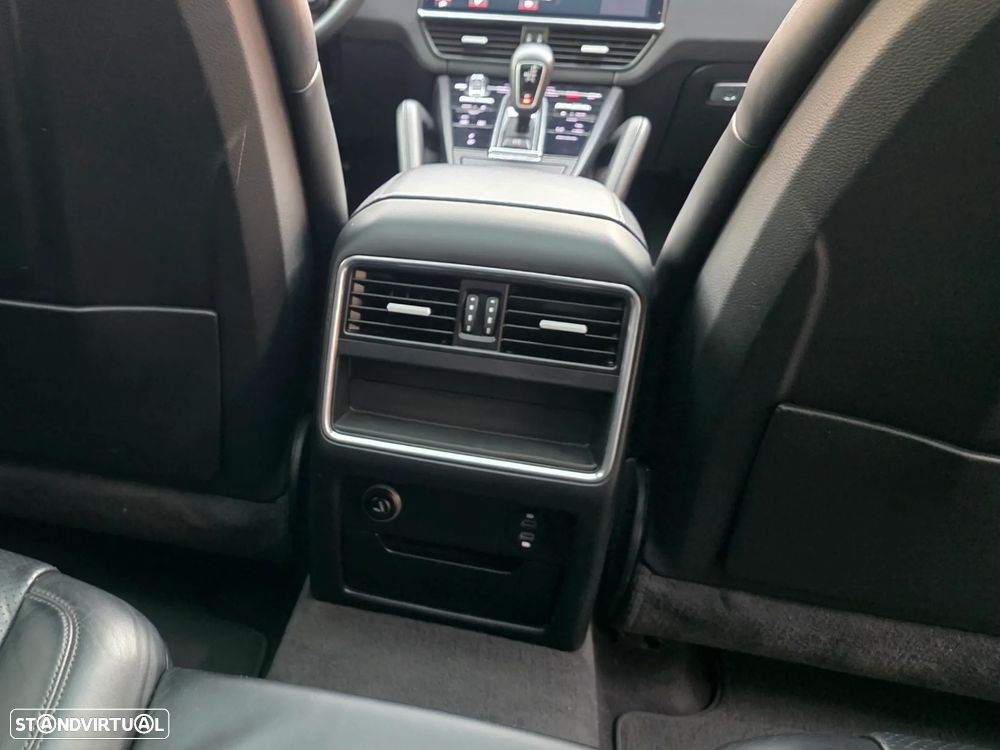 Porsche Cayenne Coupé E-Hybrid Tiptronic S Platinum Edition - 35