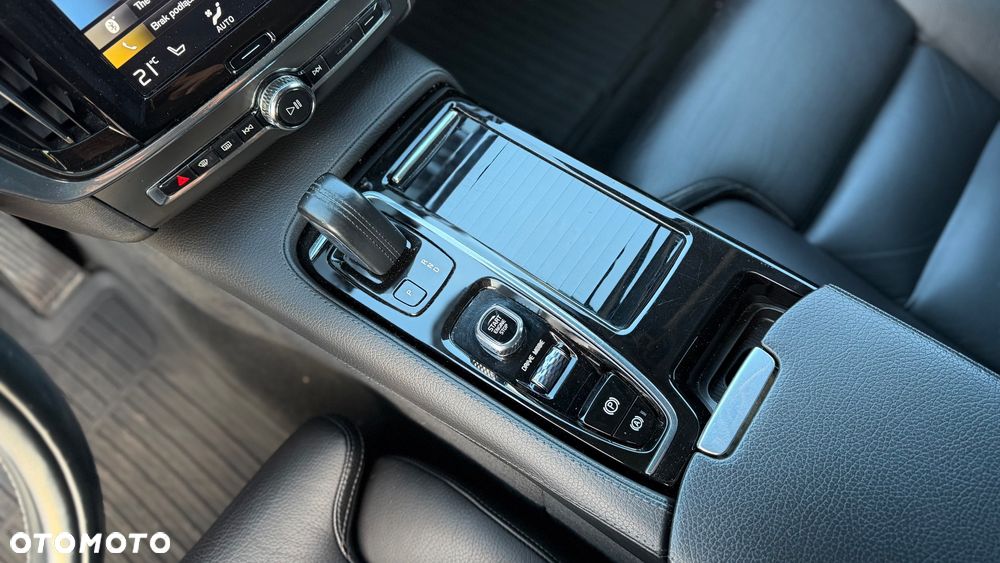 Volvo V90 T8 Twin Engine AWD Momentum - 23