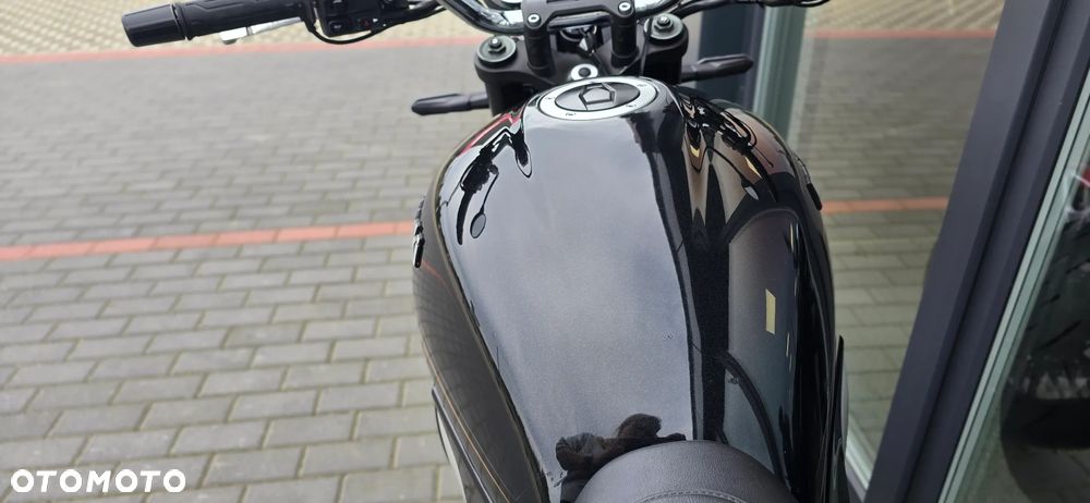 Kawasaki Z 900 RS - 36