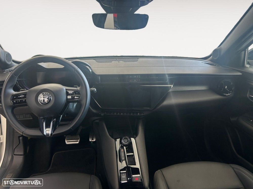 Alfa Romeo Junior 1.2 Speciale eDCT6 - 10