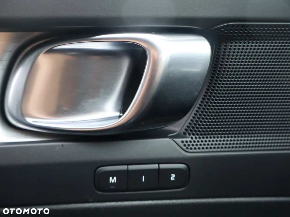 Volvo XC 40 T3 Momentum Pro - 22