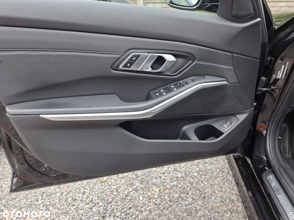 BMW Seria 3 318d - 22