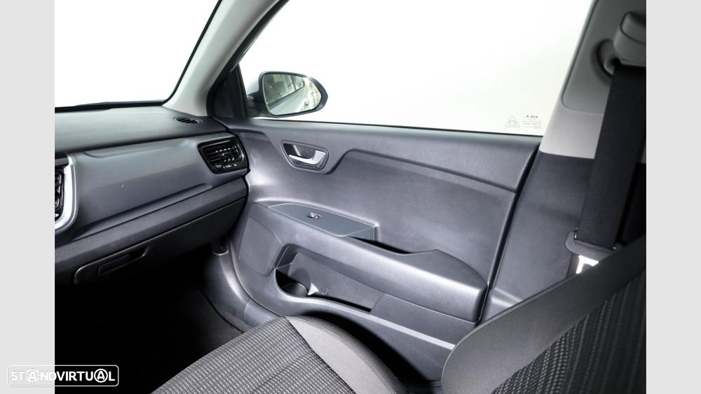 Kia Stonic 1.0 T-GDI Drive — fotografia 17