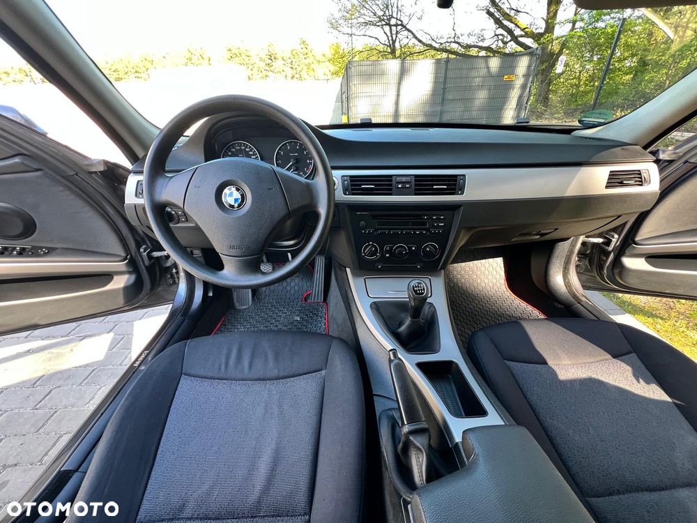 BMW Seria 3 318i - 18
