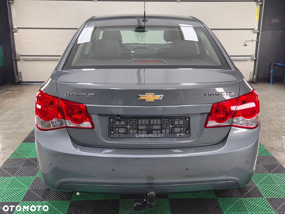 Chevrolet Cruze 1.6 LS+ - 10