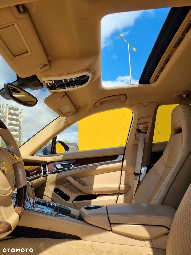 Porsche Panamera 4S - 31