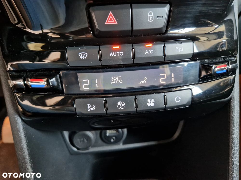 Peugeot 2008 1.6 e-HDi Allure S&S - 17