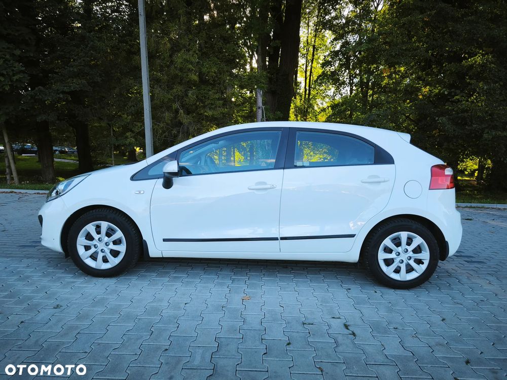 Kia Rio 1.4 L - 5