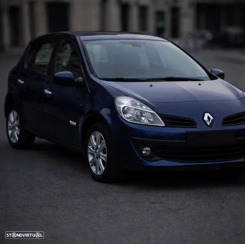 Renault Clio 1.2 16V Confort Authentique - 1