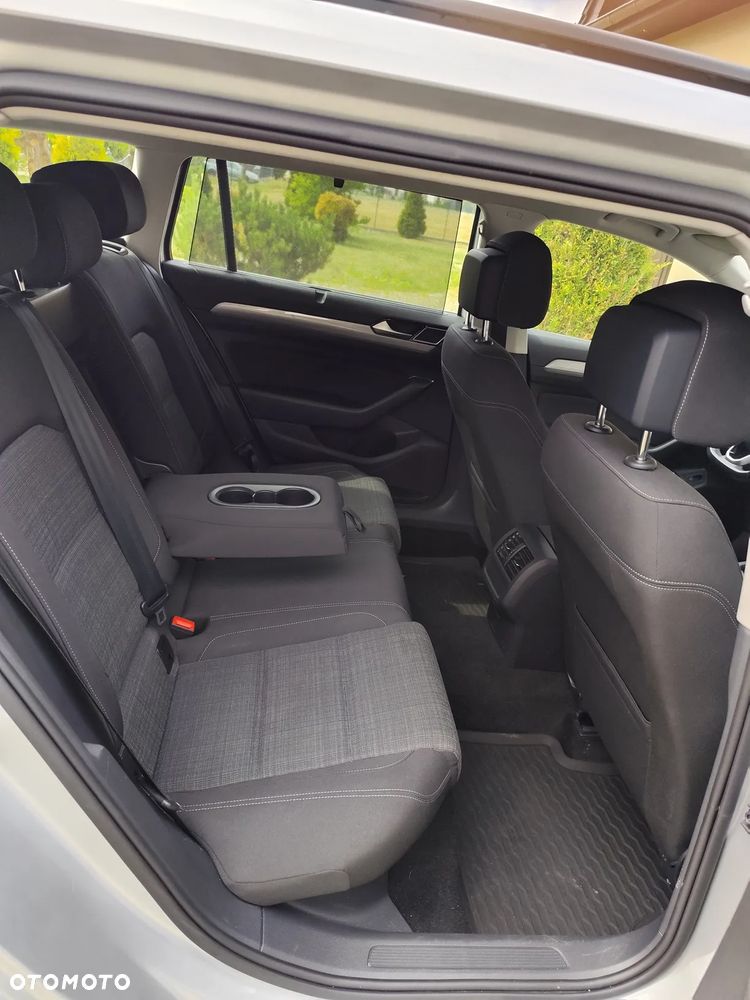 Volkswagen Passat Variant 2.0 TDI EVO Business - 11
