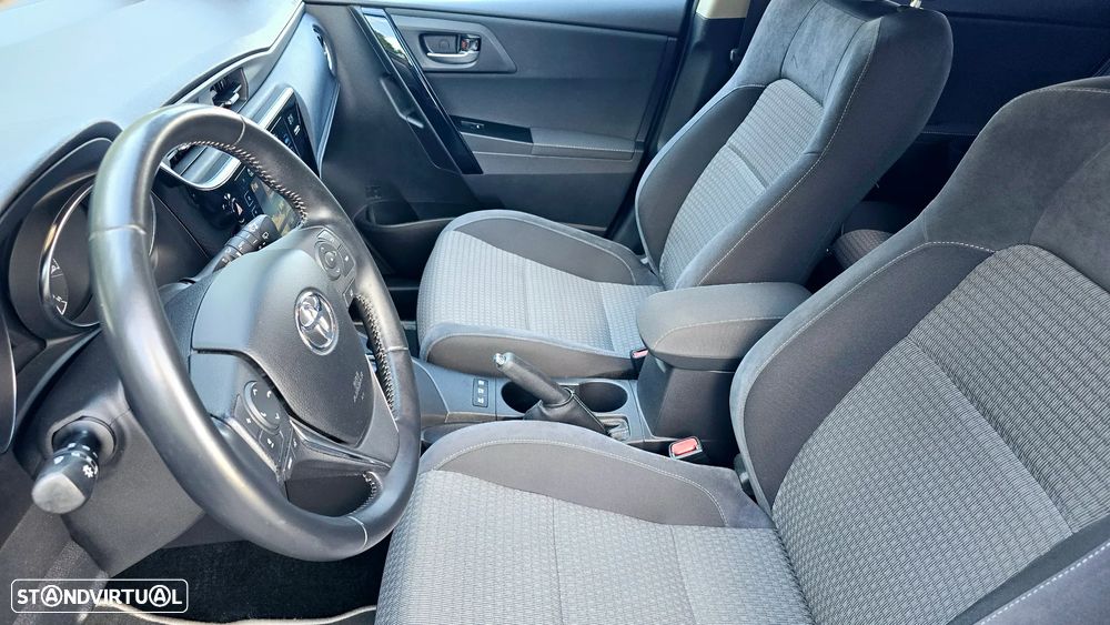 Toyota Auris 1.8 HSD Comfort +P.Techno+P.Sport - 37