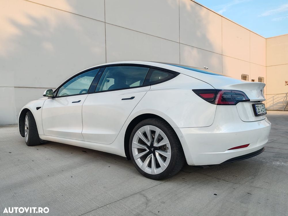 Tesla Model 3 - 8