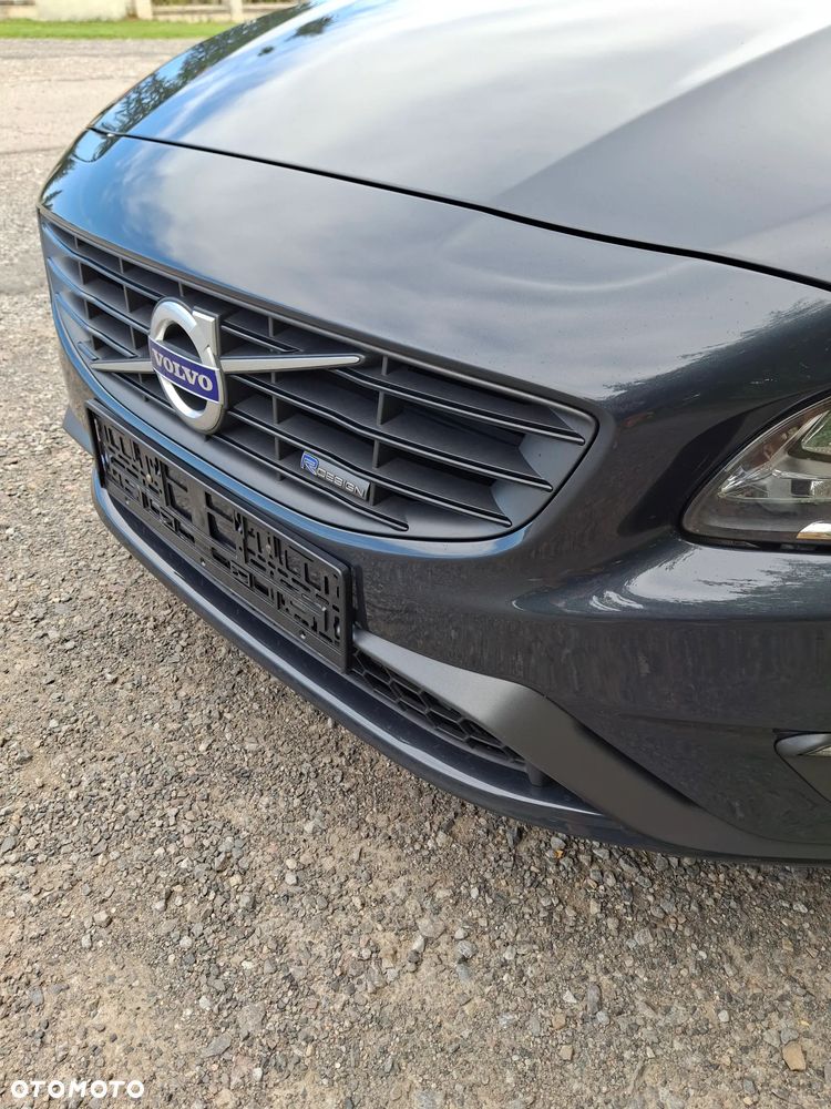 Volvo V60 D2 R-Design - 4