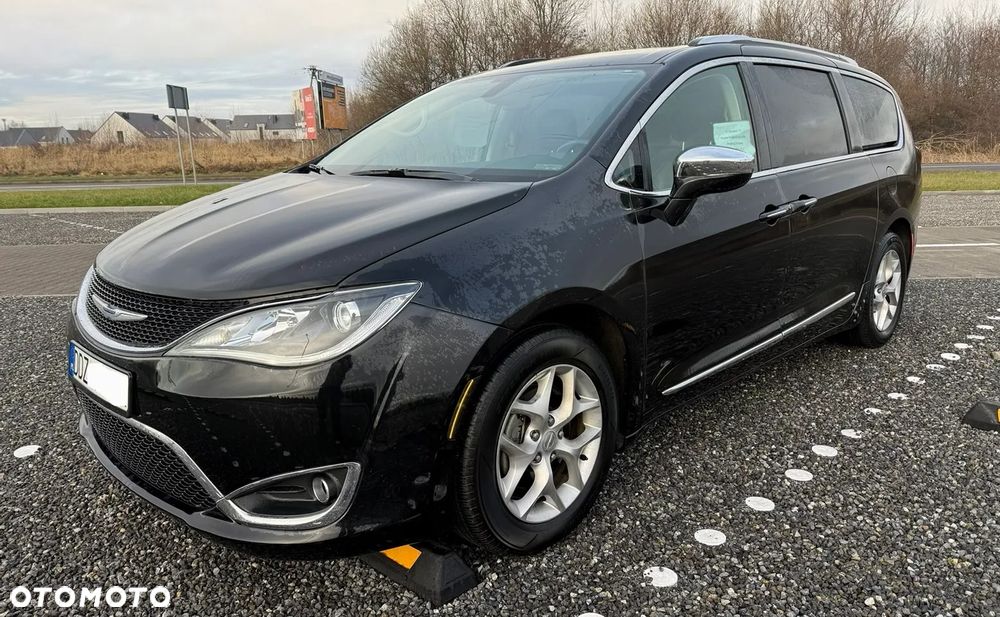 Chrysler Pacifica - 1