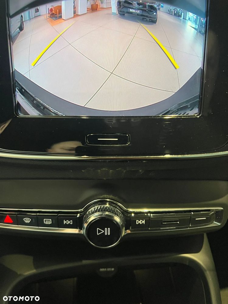 Volvo XC 40 B4 AWD Plus Dark - 32