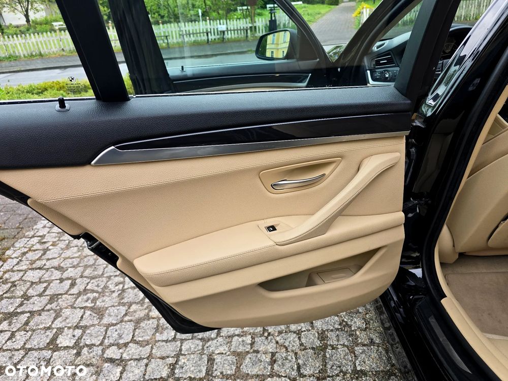 BMW Seria 5 520i Luxury Line - 17