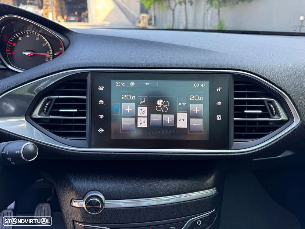 Peugeot 308 1.2 PureTech Allure Full LED - 24