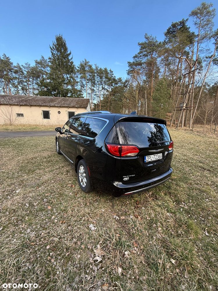 Chrysler Pacifica - 10