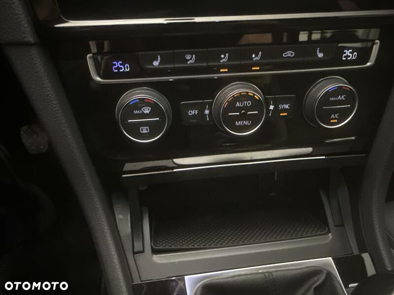 Volkswagen Golf - 17