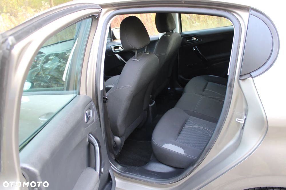 Peugeot 208 - 12