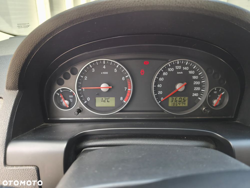 Ford Mondeo 1.8 Ambiente - 25