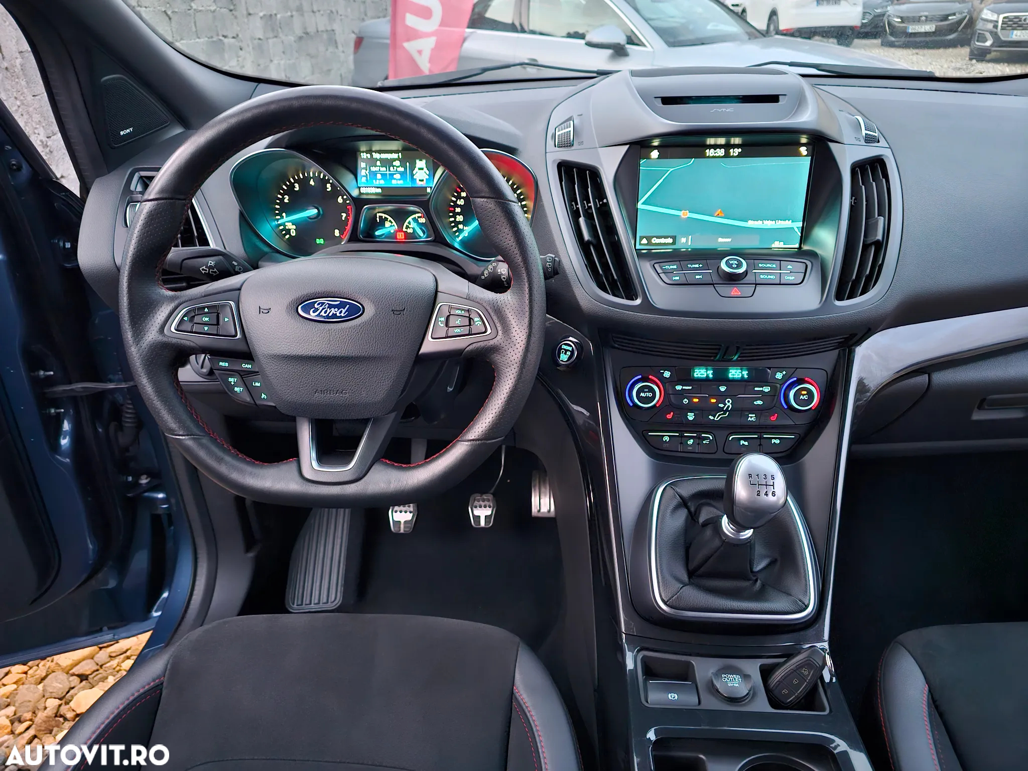 Ford Kuga - 34