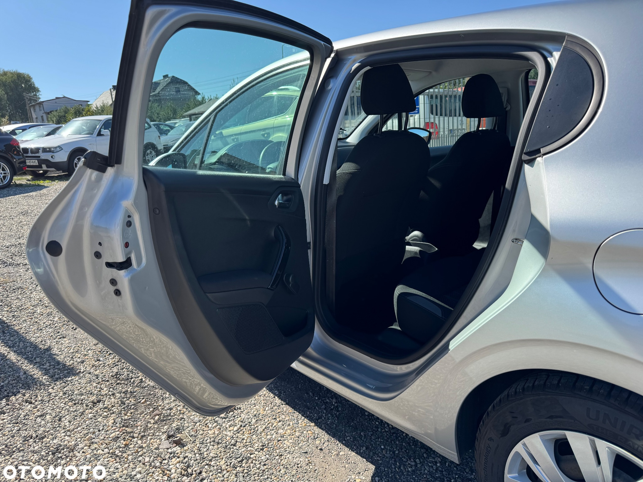 Peugeot 208 - 14