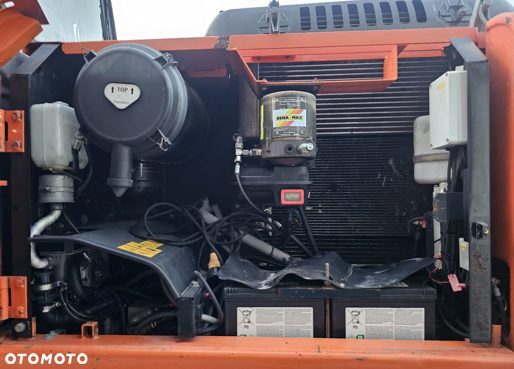 Hitachi ZX160W - 17
