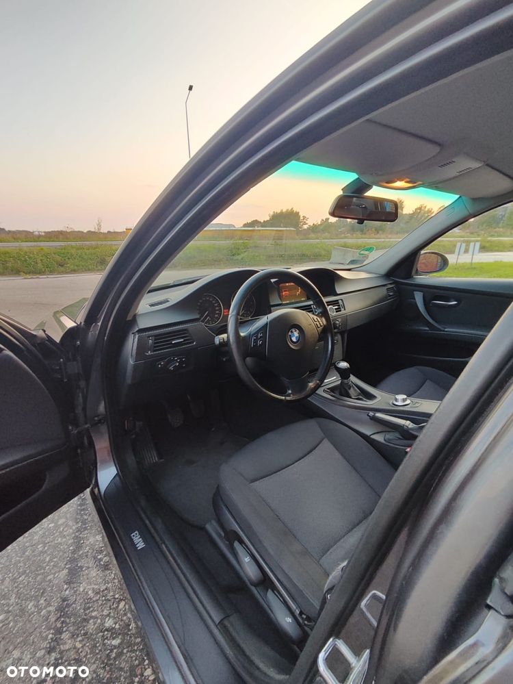 BMW Seria 3 320i - 4