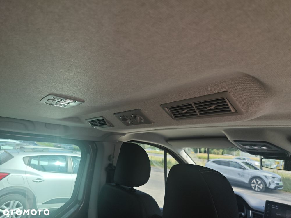 Renault Trafic Grand 2.0 dCi - 17