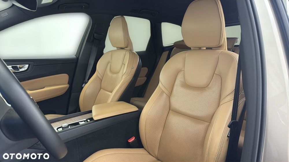 Volvo XC 60 B4 D Plus Dark - 12