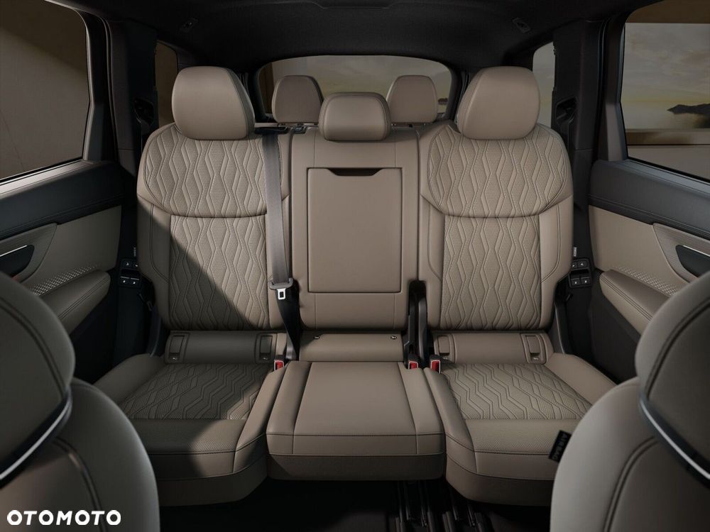 Audi Q9 - 9
