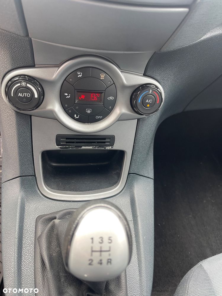 Ford Fiesta 1.25 Ghia - 12
