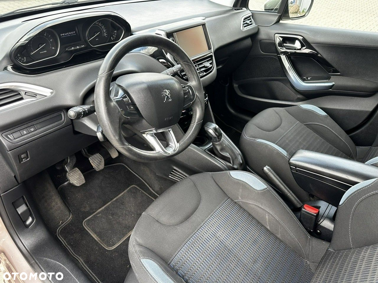 Peugeot 208 - 20