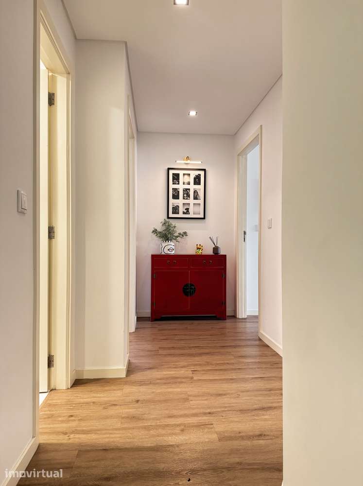 Apartamento T3 Renovado com Garagem e Arrumos – Centro de Braga - Grande imagem: 3/30