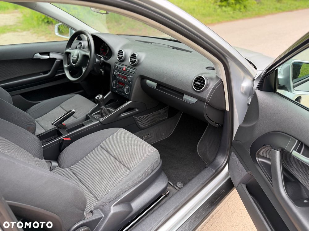 Audi A3 3-drzwiowe 1.6 Ambition - 24
