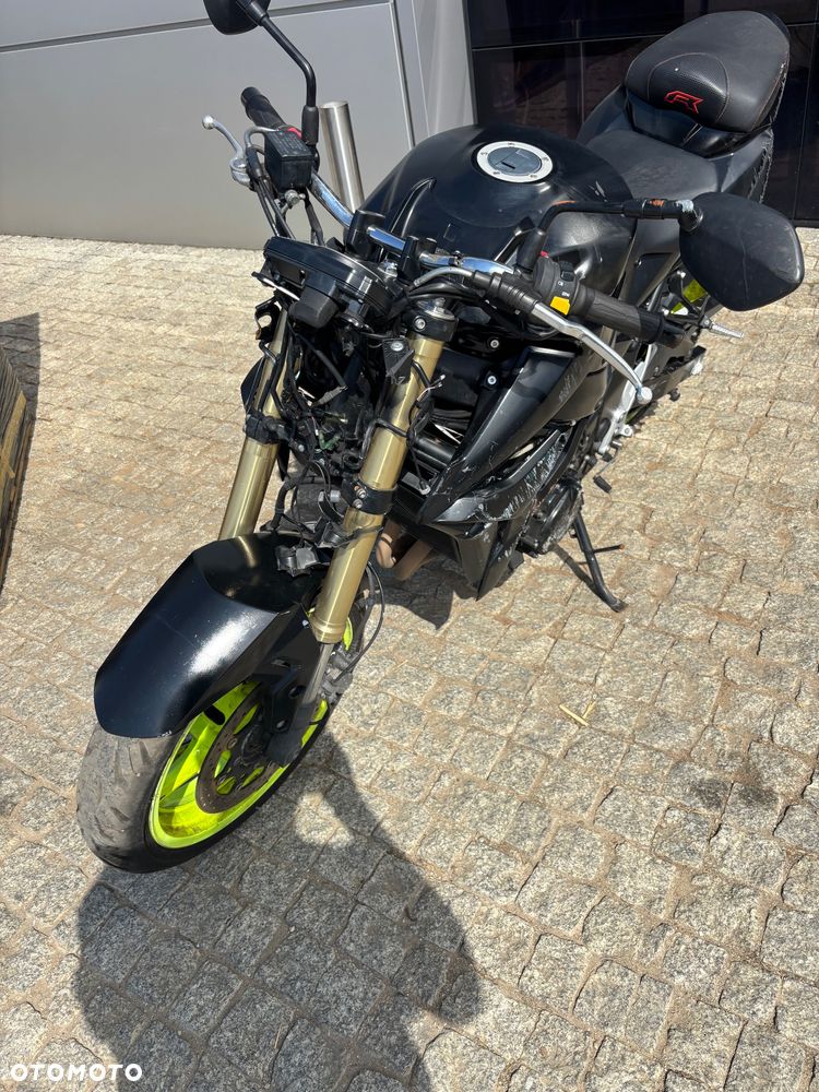Suzuki GSR - 6