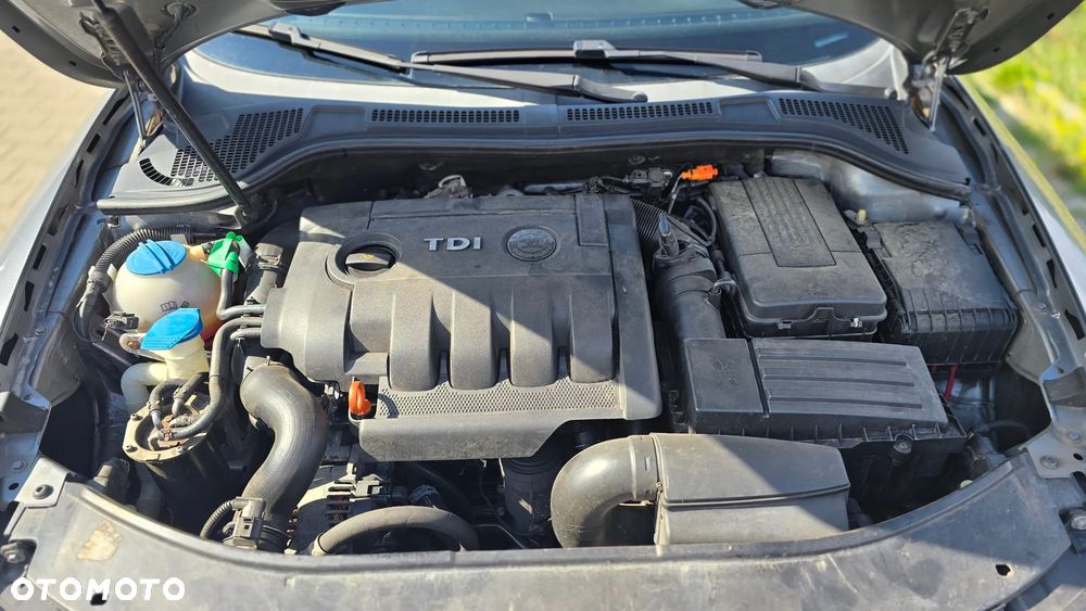 Skoda Superb 2.0 TDI DPF Elegance - 6