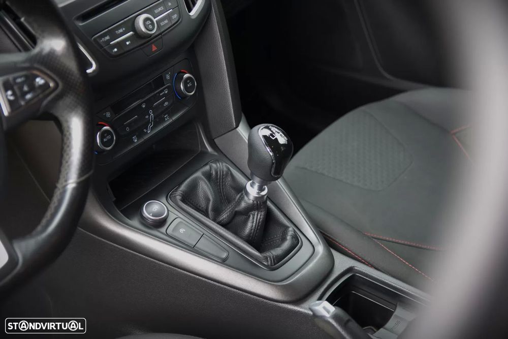 Ford Focus 1.5 TDCi ST-Line - 18