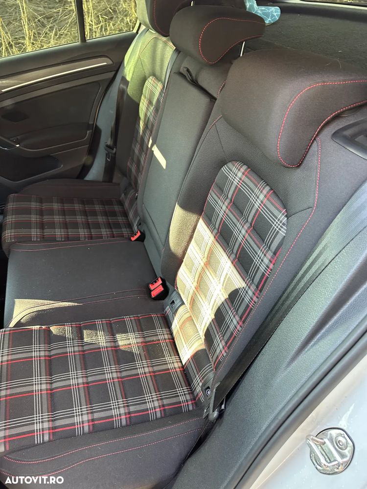 Volkswagen Golf - 26