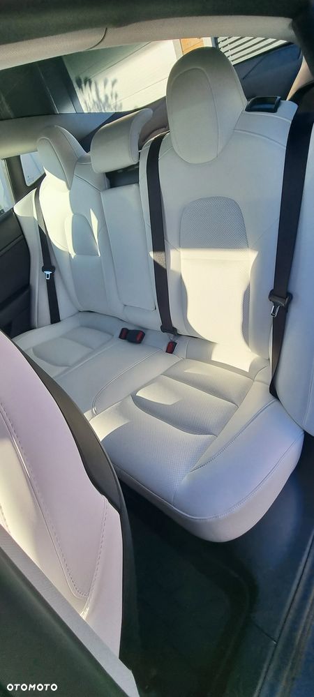 Tesla Model 3 - 16