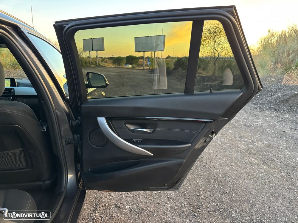 BMW 318 d Touring Line Sport Shadow Auto - 33