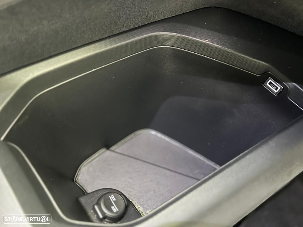 Peugeot 3008 1.2 Hybrid Allure Pack e-DCS6 - 33